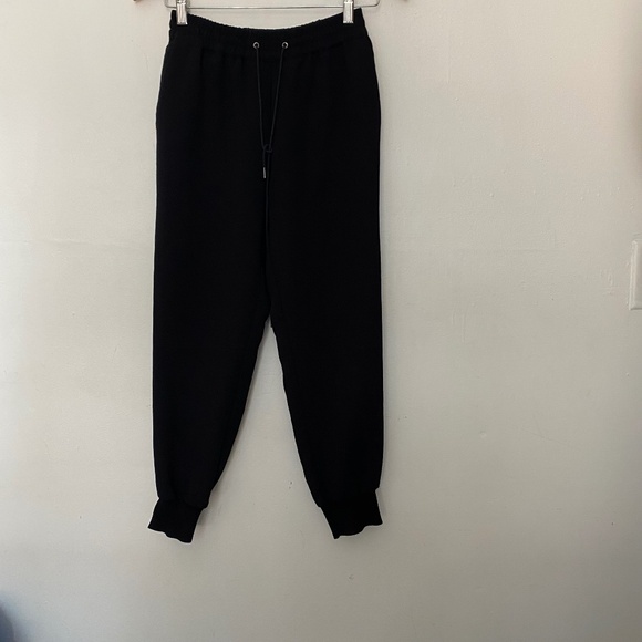 Aritzia Wilfred Black Buffon Crepe Jogger Pant - Picture 2 of 5